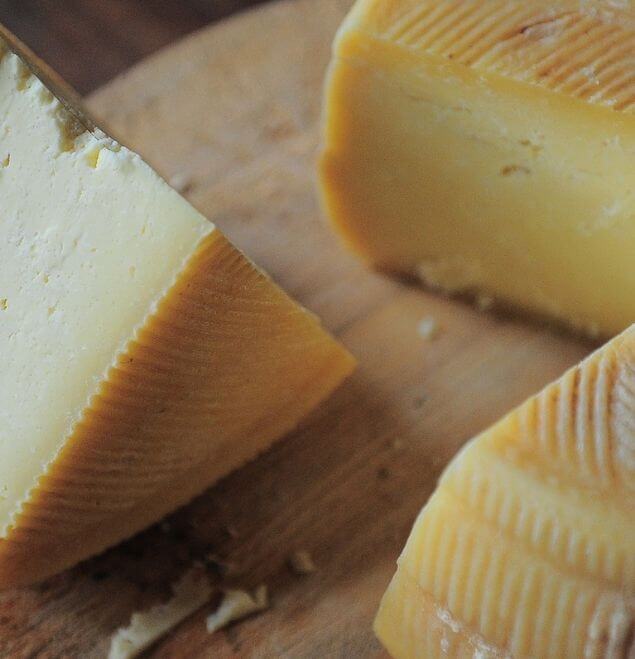 la-haut-sur-la-colline-fromage-de-qualite